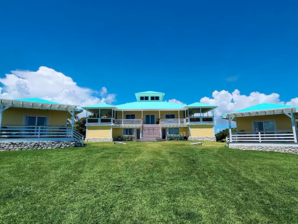 Luxurious Island Retreat with Breathtaking Views in Hope Town